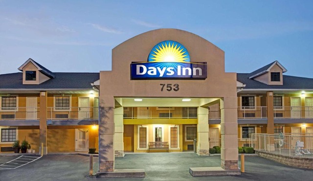 Days Inn by Wyndham Marietta White Water