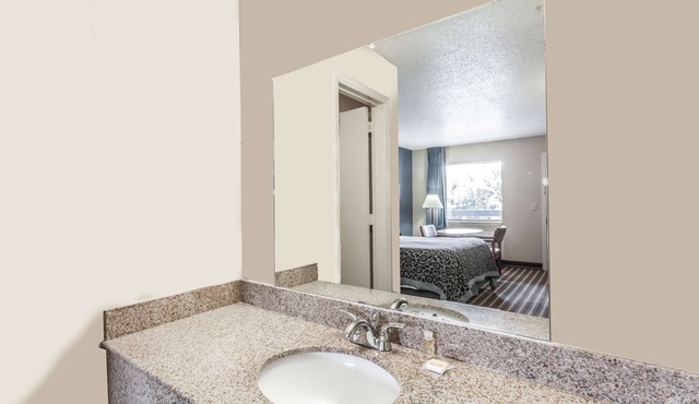 Days Inn by Wyndham Nashville North/Opryland Area