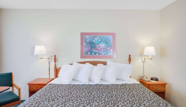 Days Inn by Wyndham Newport