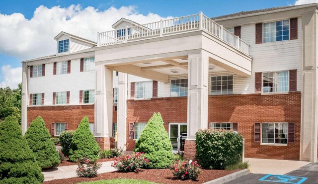 Days Inn by Wyndham Norton