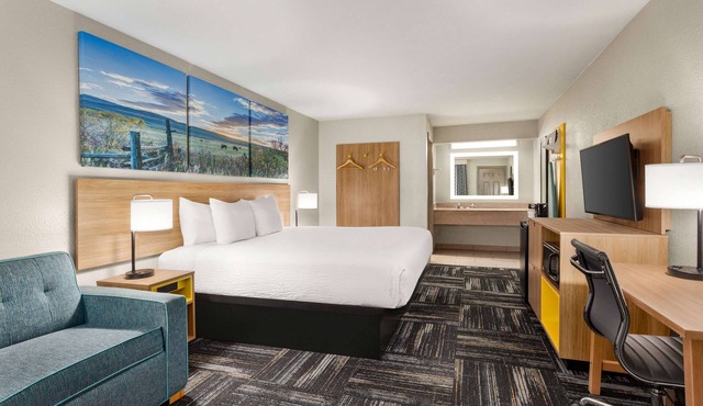 Days Inn by Wyndham Paris