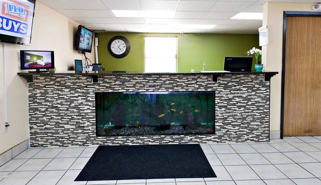 Days Inn by Wyndham Park City Kansas