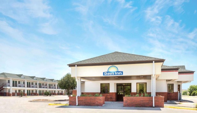 Days Inn by Wyndham Paxton
