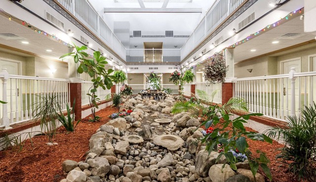 Days Inn by Wyndham Pentwater