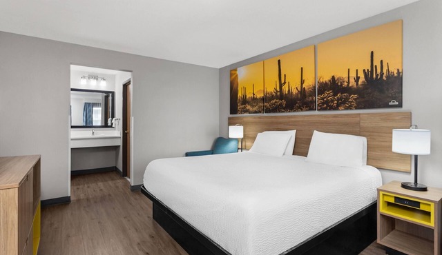 Days Inn by Wyndham Phoenix West