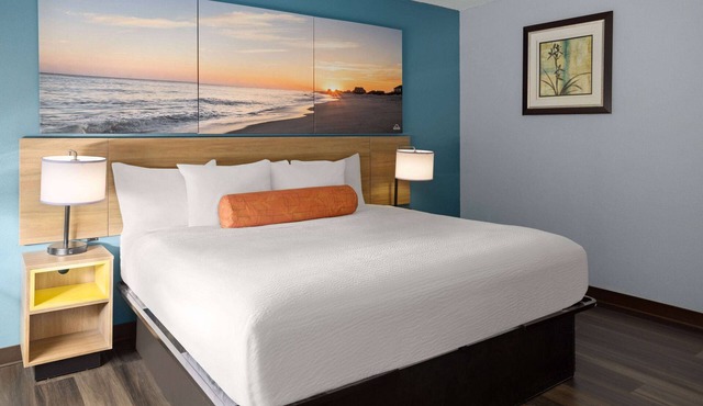 Days Inn by Wyndham Queensbury/Lake George