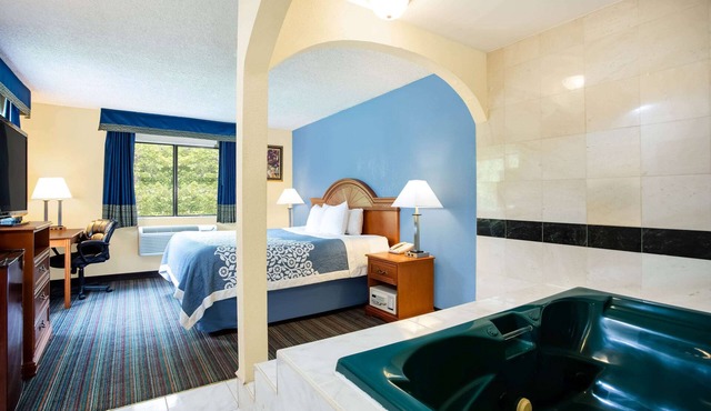 Days Inn by Wyndham Runnemede Philadelphia Area