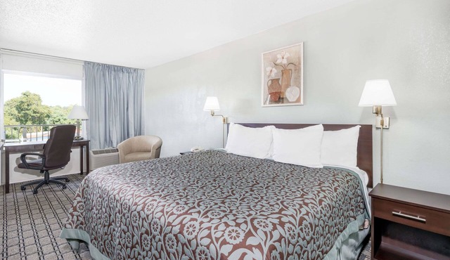 Days Inn by Wyndham St Clairsville