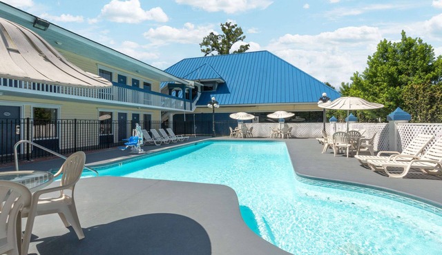 Days Inn by Wyndham Savannah Airport