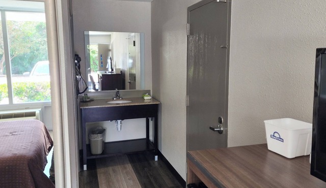 Days Inn by Wyndham Seguin TX
