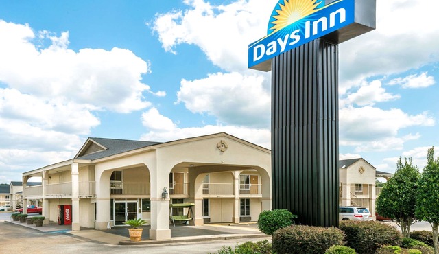 Days Inn by Wyndham Shorter