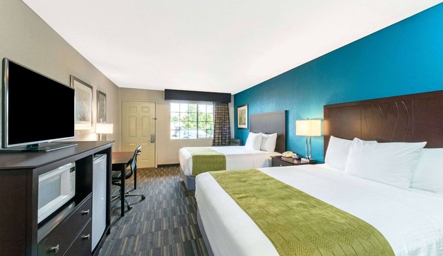 Days Inn by Wyndham Snyder