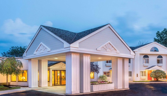 Days Inn by Wyndham Tiffin
