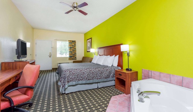 Days Inn by Wyndham Trenton