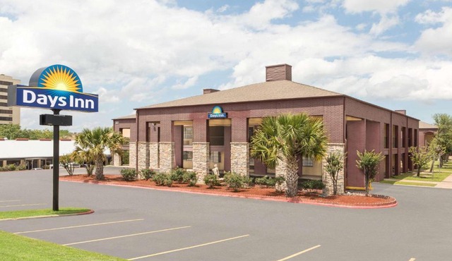 Days Inn by Wyndham College Station University Drive