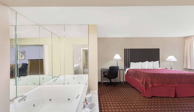 Days Inn by Wyndham College Station University Drive