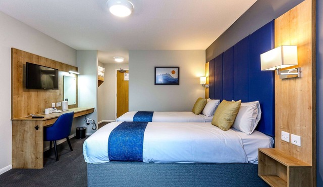 Days Inn by Wyndham Warwick North M40