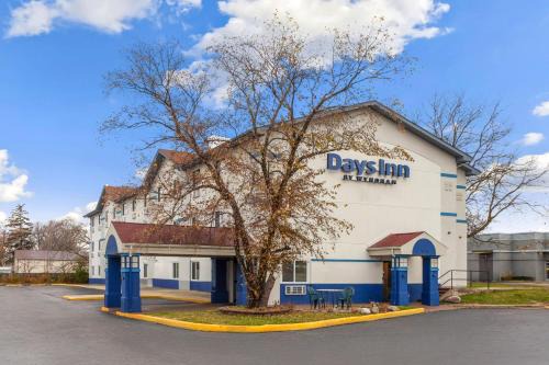 Days Inn by Wyndham Waukegan