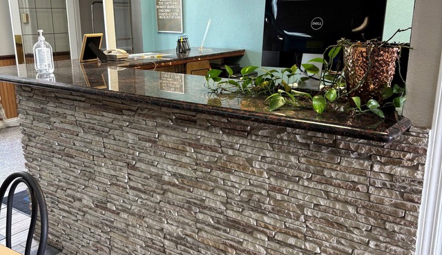 Days Inn by Wyndham West Branch Iowa City Area