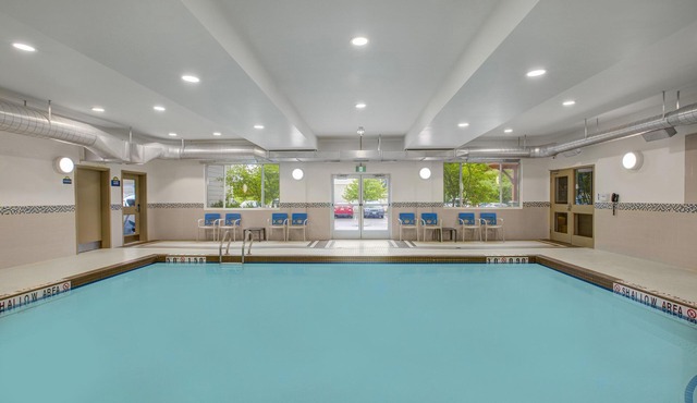 Days Inn & Suites by Wyndham Lindsay