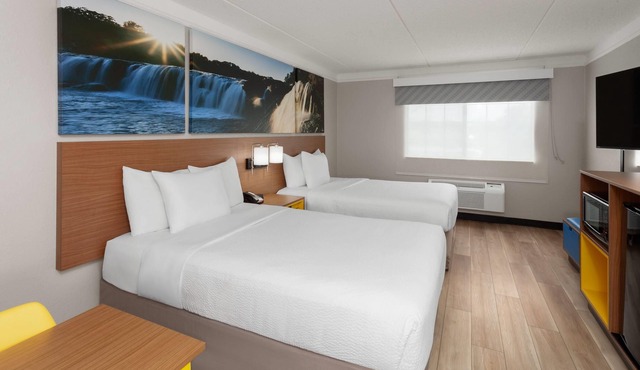 Days Inn & Suites by Wyndham Arlington Heights