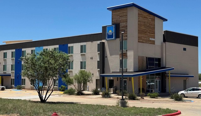 Days Inn & Suites by Wyndham Colorado City/I-20