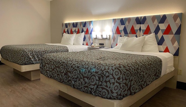 Days Inn & Suites by Wyndham Peachtree Corners/Norcross