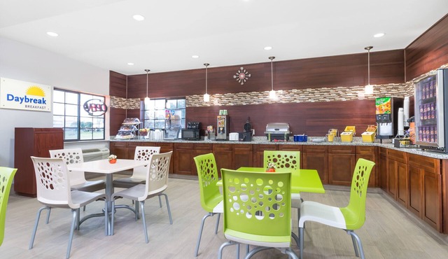 Days Inn & Suites by Wyndham Madisonville