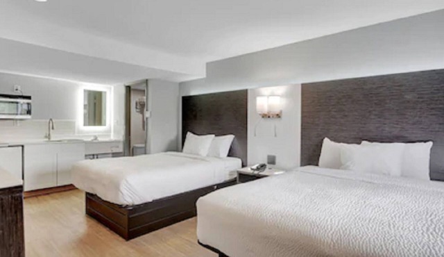 Days Inn & Suites by Wyndham Niagara Falls/Buffalo