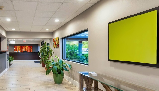 Days Inn & Suites by Wyndham Johnson City