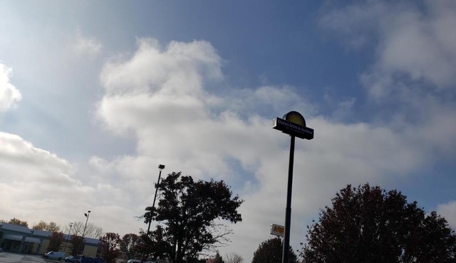 Days Inn & Suites by Wyndham Merrillville