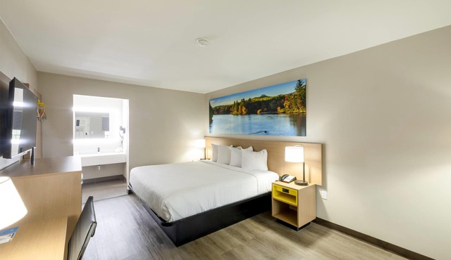 Days Inn & Suites by Wyndham Bossier City/Casino Area
