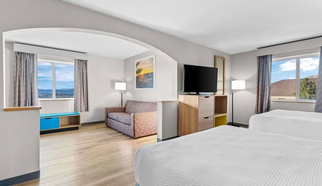 Days Inn & Suites by Wyndham Castle Rock