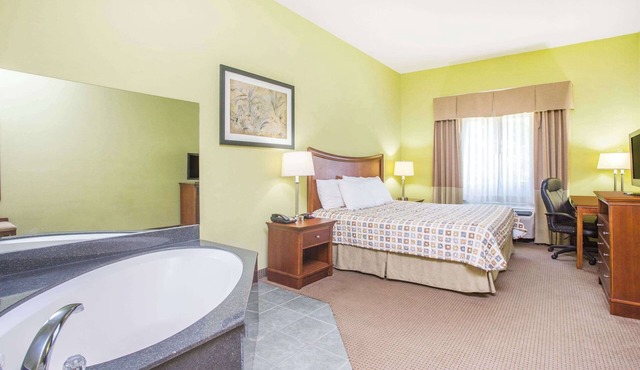 Days Inn & Suites by Wyndham Swainsboro