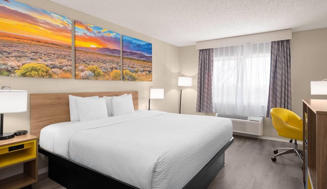 Days Inn & Suites by Wyndham Airport Albuquerque
