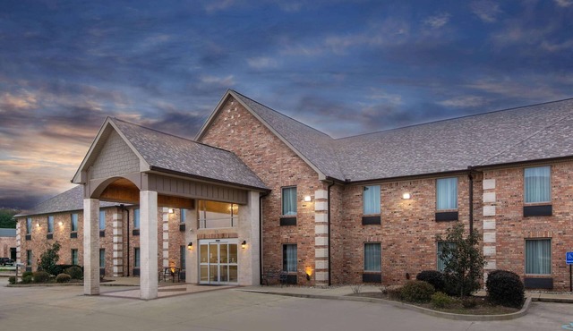 Days Inn & Suites by Wyndham Florence/Jackson Area