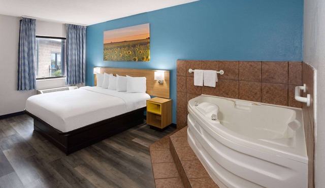 Days Inn & Suites by Wyndham Northwest Indianapolis