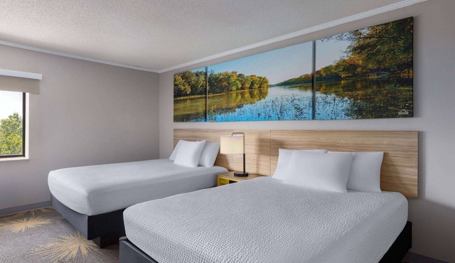 Days Inn & Suites by Wyndham Kansas City South