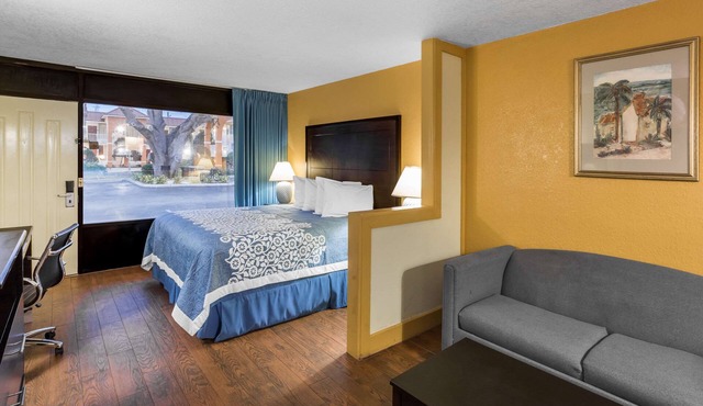 Days Inn & Suites by Wyndham Port Richey