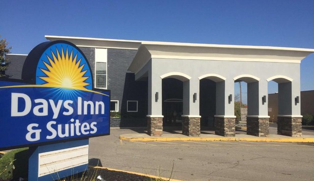 Days Inn & Suites by Wyndham Cincinnati North