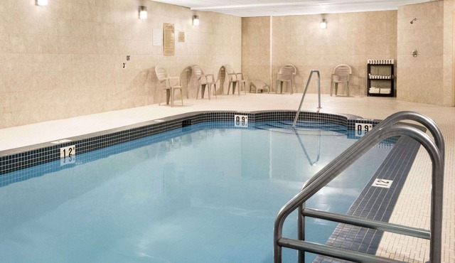 Days Inn & Suites by Wyndham Cochrane