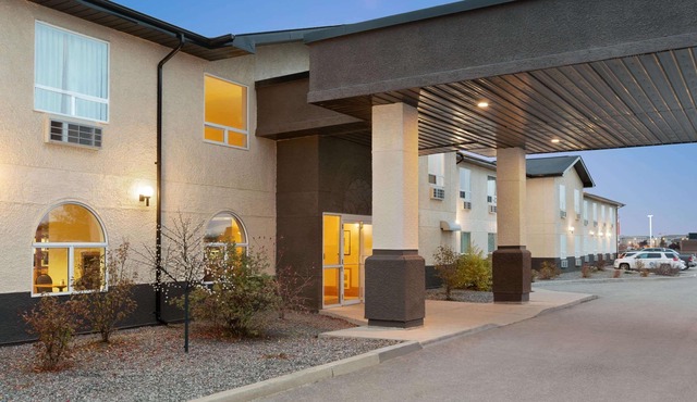 Days Inn & Suites by Wyndham Thompson
