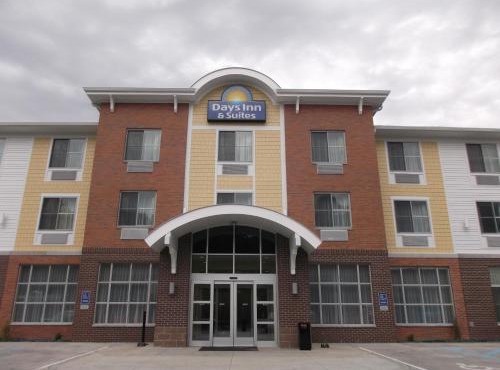 Days Inn & Suites by Wyndham Caldwell
