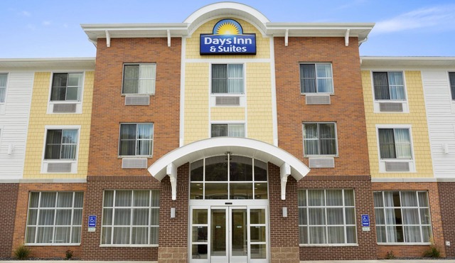 Days Inn & Suites by Wyndham Caldwell