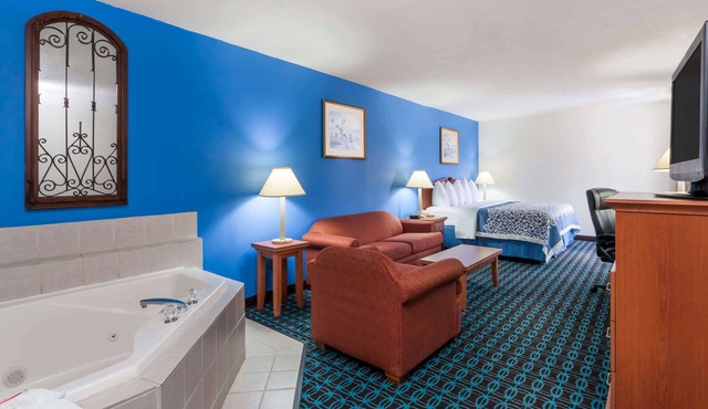 Days Inn & Suites by Wyndham Cambridge