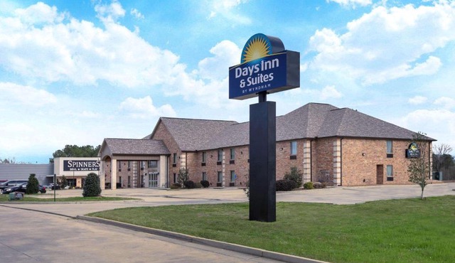 Days Inn & Suites by Wyndham Florence/Jackson Area
