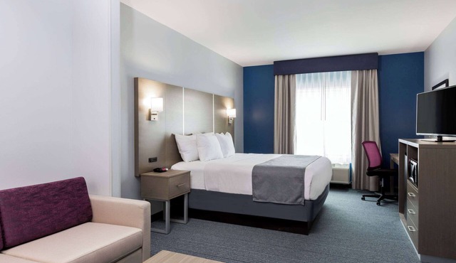 Days Inn & Suites by Wyndham Houston NW Cypress
