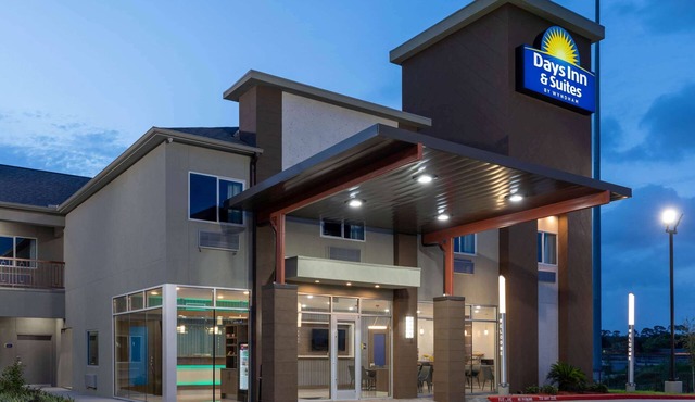 Days Inn & Suites by Wyndham Downtown/University of Houston