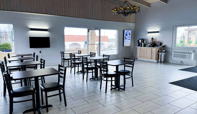 Days Inn & Suites by Wyndham Santa Rosa