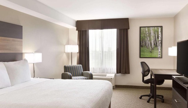 Days Inn & Suites by Wyndham Lindsay